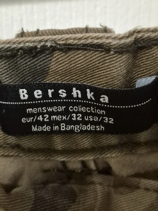 Bershka Men's Camo Cargo Pants - Olive Green - Picture 3 of 6